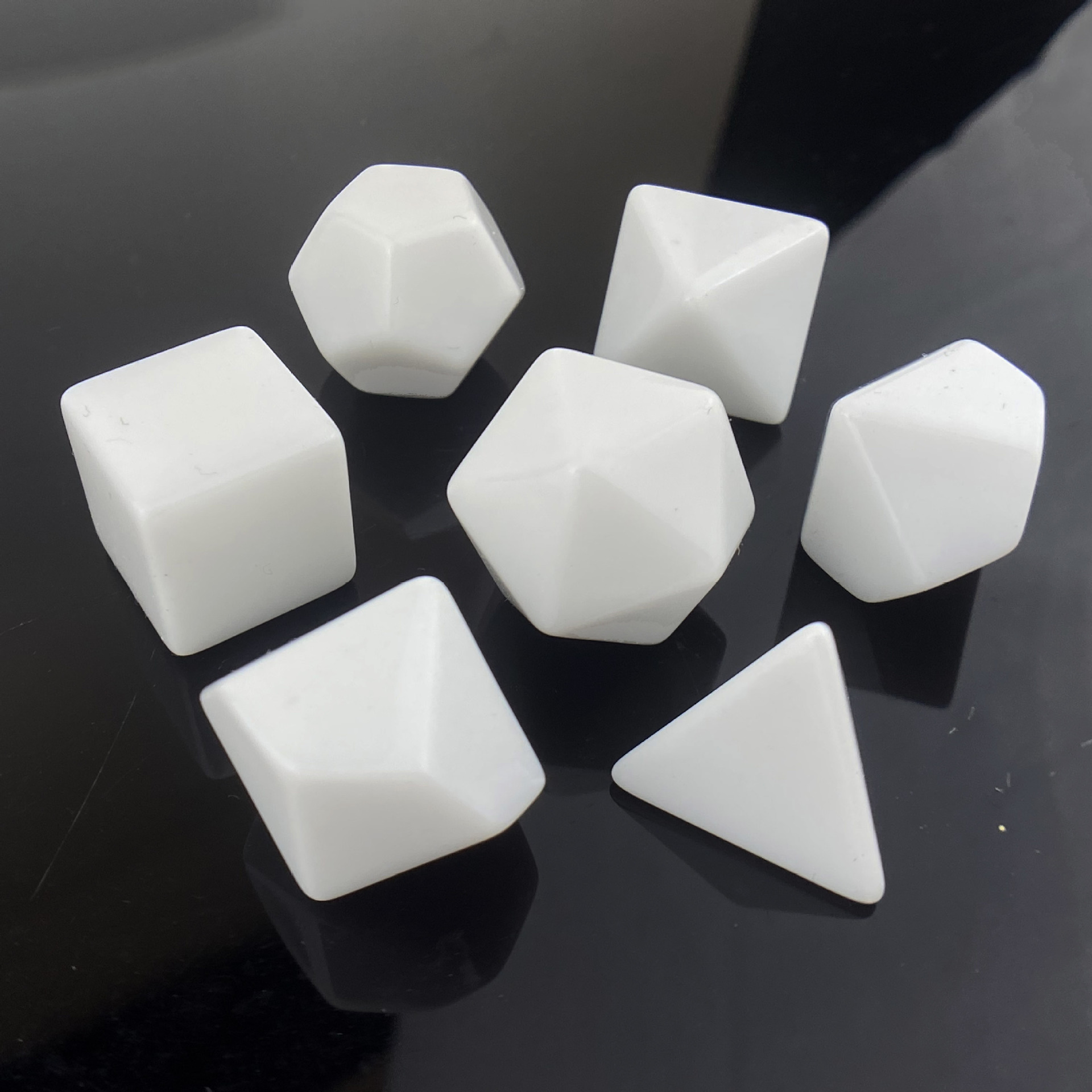 7 Pcs Set of Black White Blank - مراجعة Desk Setup Black وسعره